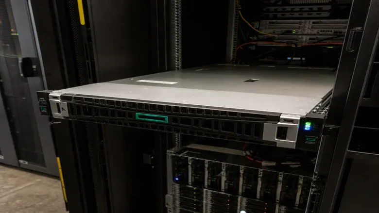 تحلیل تأثیر خاصیت Secure Boot در کاهش حملات بوت‌کیت در محیط‌های سروری